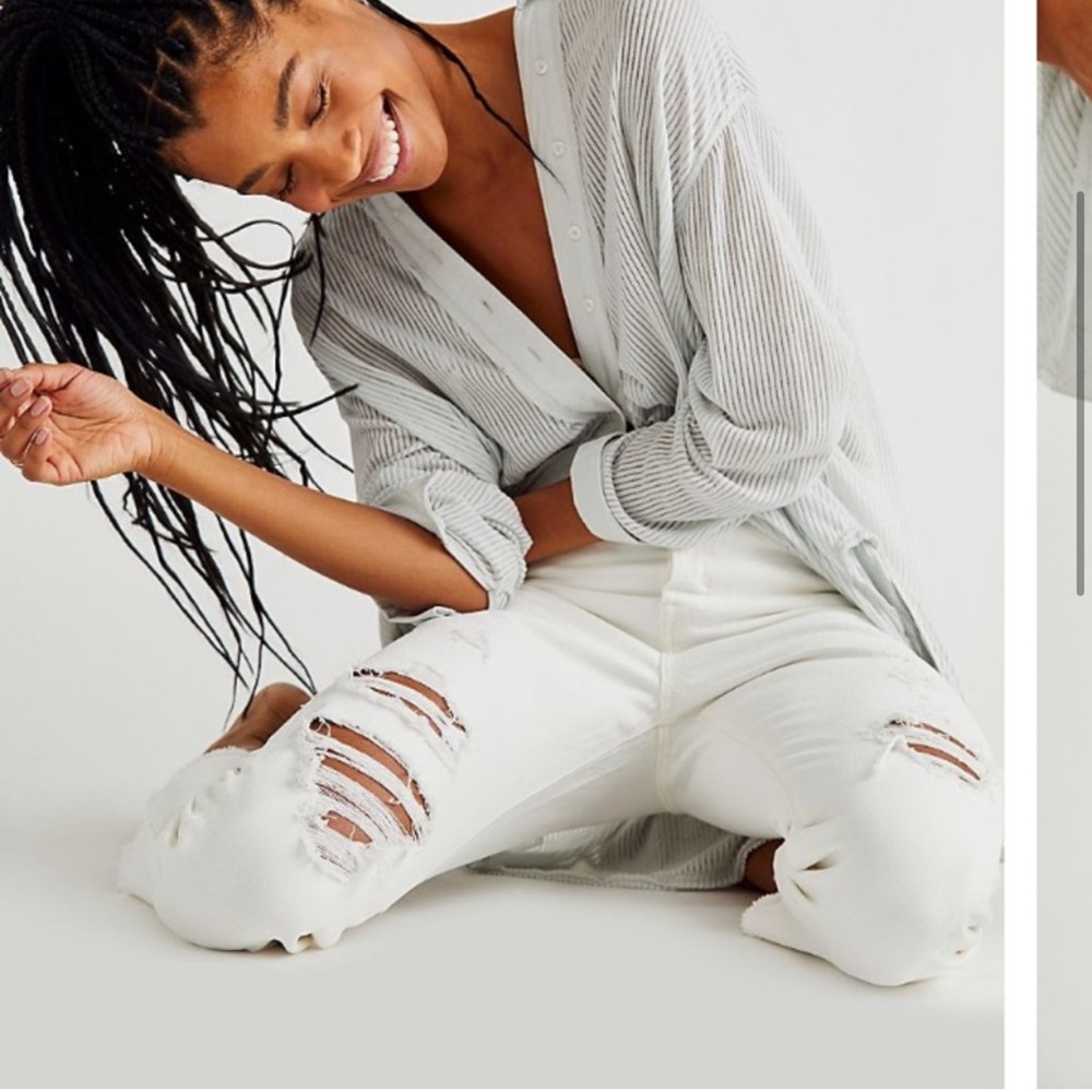 Levi’s Wedgie White Distressed Jeans - Picture 3 of 10
